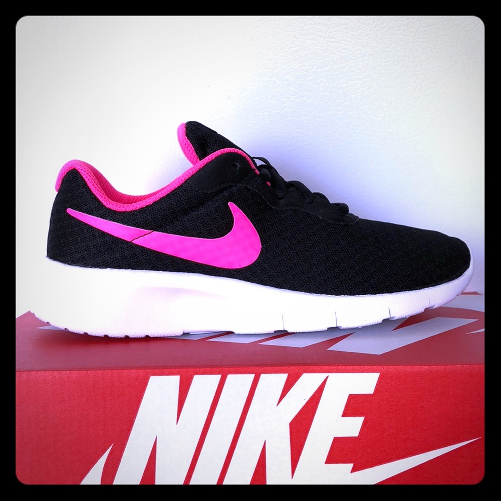 BRAND NEW Nike Tanjun (GS)!!!